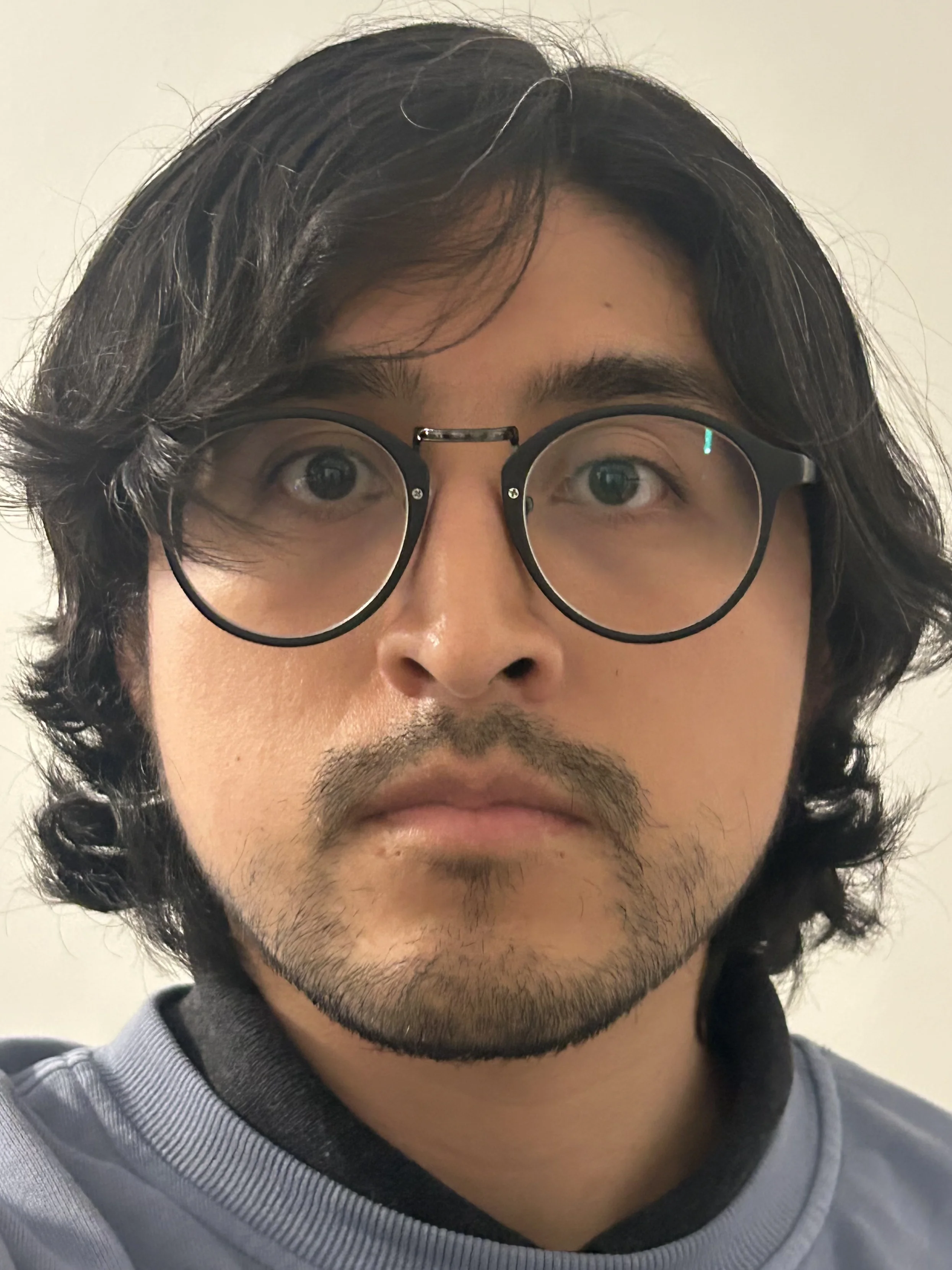 Stepped-back, zoomed portrait